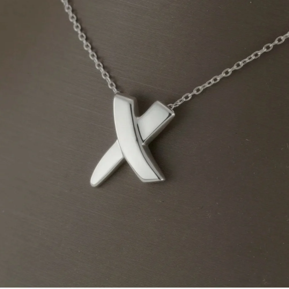 Tiffany & Co. Sterling Silver Paloma Picasso X Kiss Pendant Necklace 16